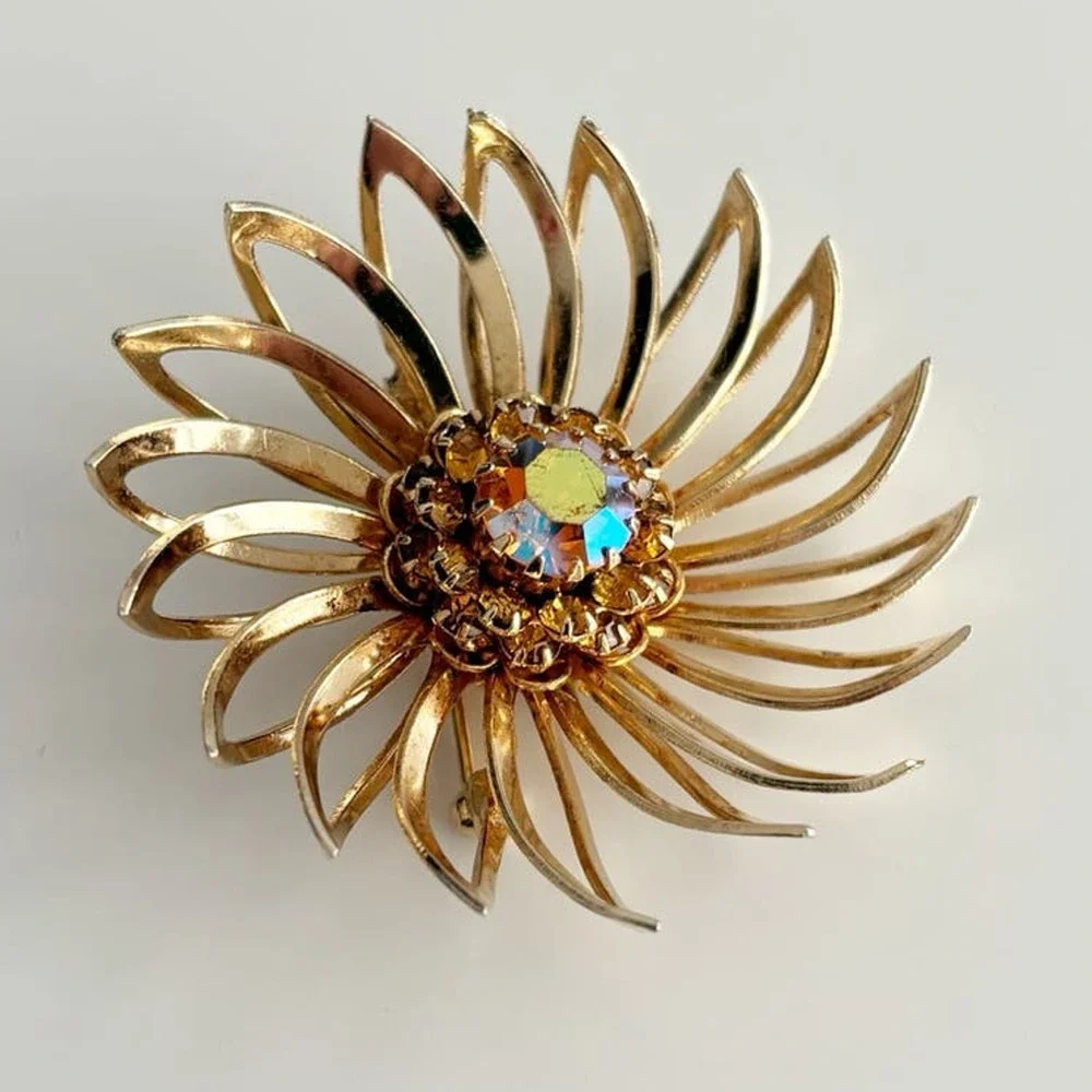 Vintage Sarah Coventry Canada Gold Tone Aurora Borealis Flower Brooch
